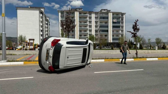 Sivrice Belediye Başkanının kullandığı araç takla attı