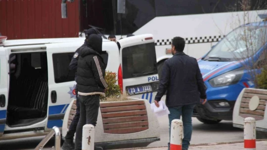 Sokak ortasında çatışmışlardı: Yürüyen 'suç makineleri' yakalandı