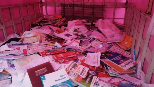 Sokak Sokak gezerek 1 milyonun üzerinde kitap topladı