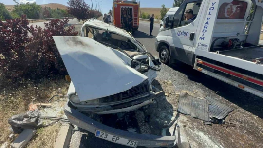 Takla atan araç kağıt gibi oldu: 2 yaralı