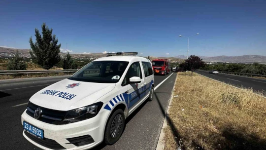 Takla atan araç kağıt gibi oldu: 2 yaralı