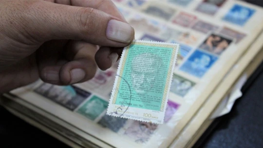 Baba Oğul 60 yılda bin 100 adet pul biriktirdi