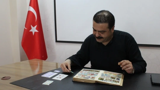 Baba Oğul 60 yılda bin 100 adet pul biriktirdi