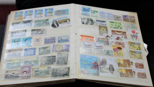 Baba Oğul 60 yılda bin 100 adet pul biriktirdi