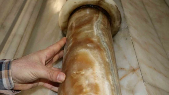 Tarihi camideki denge sütunları 3 büyük depremde de kusursuz döndü