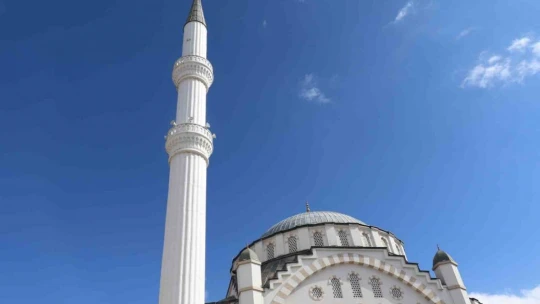 Tarihi camideki denge sütunları 3 büyük depremde de kusursuz döndü
