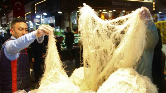 Tarihi Kapalı Çarşı'da bayram yoğunluğu