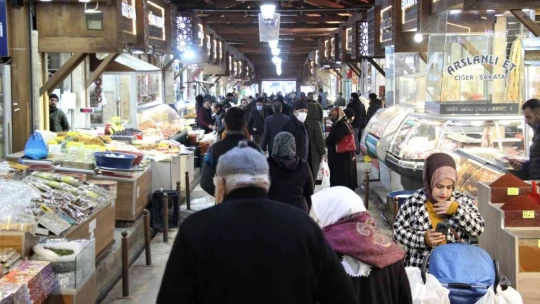 Tarihi Kapalı Çarşıda Ramazan hazırlığı başladı