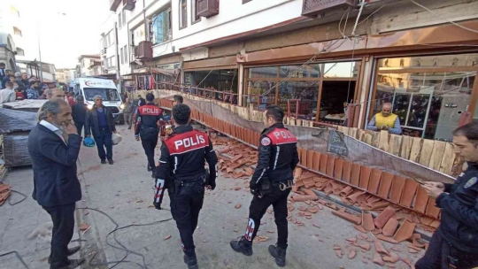 Tarihi Kapalıçarşı'da sundurma çöktü: 5 yaralı