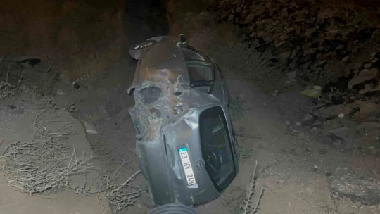 Tekerleği kopan araç şarampole yuvarlandı: 6 yaralı