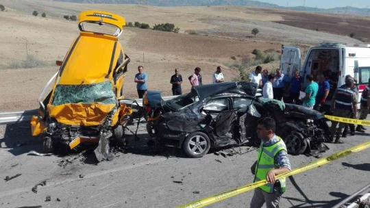 Tekerlekli sandalyesi çalınan genç kıza dernekten sevindiren hediye