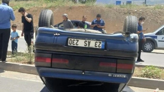 Ters dönen otomobilden burnu kanamadan çıktı