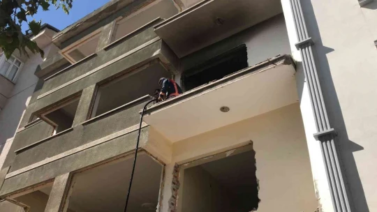 Tinerciler yaktı, itfaiye ekipleri söndürdü