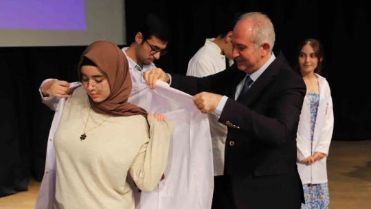 Tıp Fakültesi öğrencileri beyaz önlüklerini giydi