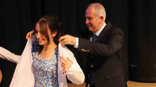 Tıp Fakültesi öğrencileri beyaz önlüklerini giydi