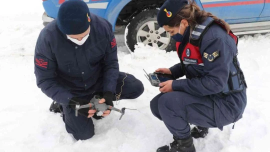 Tipi yolu kapattı, jandarma ekipleri hastaya ilacını drone ile ulaştırdı