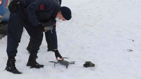 Tipi yolu kapattı, jandarma ekipleri hastaya ilacını drone ile ulaştırdı