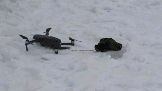 Tipi yolu kapattı, jandarma ekipleri hastaya ilacını drone ile ulaştırdı