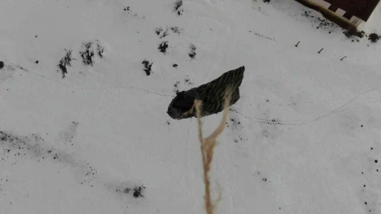 Tipi yolu kapattı, jandarma ekipleri hastaya ilacını drone ile ulaştırdı