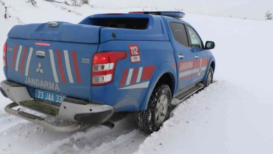 Tipi yolu kapattı, jandarma ekipleri hastaya ilacını drone ile ulaştırdı