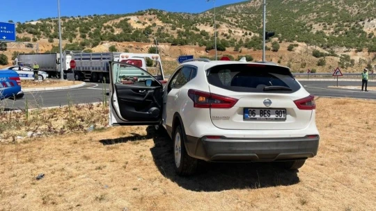 Tır İle Otomobilin Kaza Anı Güvenlik Kameralarna Yansıdı