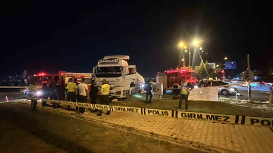 Tırın altında kalan motosiklet sürücüsü hayatını kaybetti