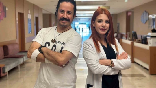 Tiyatro oyununu sergilemek için 30 günde 20 kilo verdi