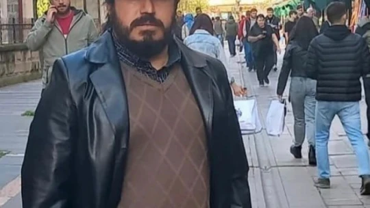 Tiyatro oyununu sergilemek için 30 günde 20 kilo verdi