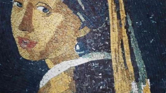 Topladığı atık taşları sanat eserine dönüştürüyor
