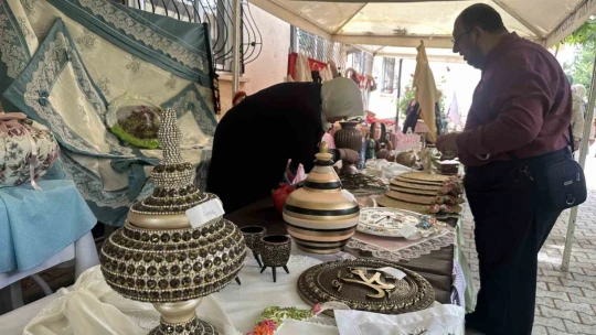 Toplum Ruh Sağlığı Merkezi'ndeki hastaların el emeği göz nuru eserleri sergilendi