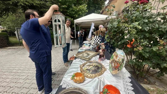 Toplum Ruh Sağlığı Merkezi'ndeki hastaların el emeği göz nuru eserleri sergilendi