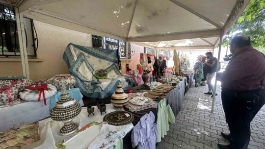 Toplum Ruh Sağlığı Merkezi'ndeki hastaların el emeği göz nuru eserleri sergilendi