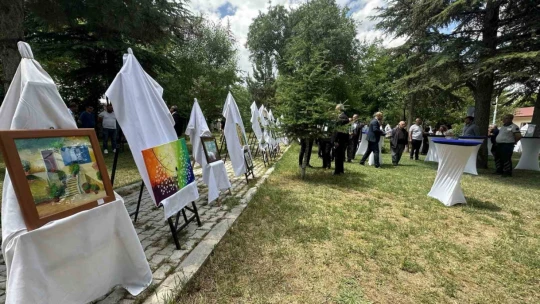 Toplum Ruh Sağlığı Merkezi'ndeki hastaların el emeği göz nuru eserleri sergilendi