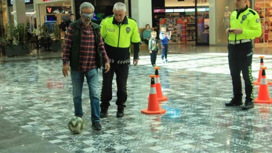 Trafik Haftası'nda vatandaş ve öğrenciler bilgilendirildi