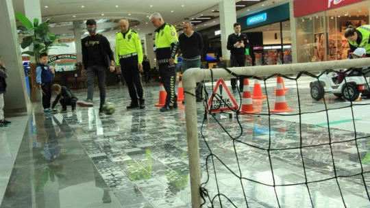 Trafik Haftası'nda vatandaş ve öğrenciler bilgilendirildi