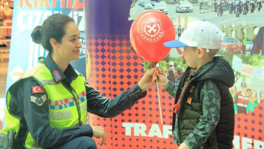 Trafik Haftası'nda vatandaş ve öğrenciler bilgilendirildi
