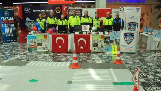 Trafik Haftası'nda vatandaş ve öğrenciler bilgilendirildi