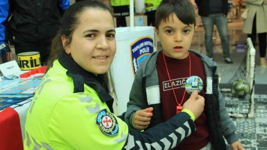 Trafik Haftası'nda vatandaş ve öğrenciler bilgilendirildi