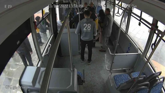 Trafik kazasını görüp rahatsızlanan yolcuyu hastaneye yetiştiren şoför o anları anlattı