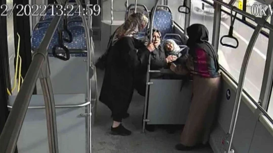 Trafik kazasını görüp rahatsızlanan yolcuyu hastaneye yetiştiren şoför o anları anlattı