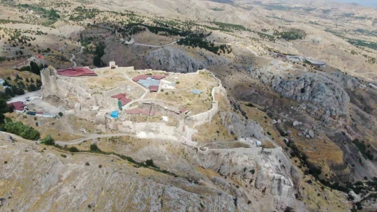 Türkiye'de benzeri yok, 700 bin yıllık metal atölyesi keşfedildi