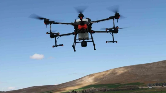 Türkiye'de bir ilk: Dron ile ücretsiz ilaçlama