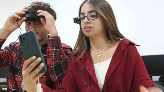 Türkiye'de bir ilk: Geliştirilen bu gözlük, doğal ve yapay göz kırpmayı ayırt edebiliyor