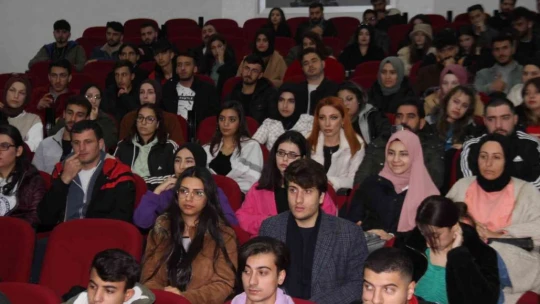 Türkiye'de ilk defa iletişim fakültesinde işaret dili eğitimi verildi