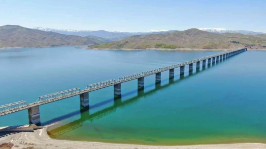 Türkiye'nin en uzun demir yolu köprüsü Elazığ'da