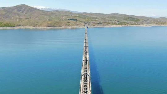 Türkiye'nin en uzun demir yolu köprüsü Elazığ'da