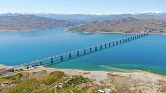Türkiye'nin en uzun demir yolu köprüsü Elazığ'da