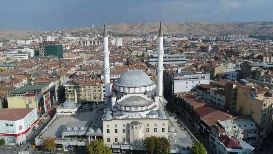 Türkiye'nin ilk asansörlü camisi Ramazan ayına hazır