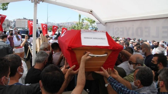 Uçak kazasında hayatını kaybeden Mirzaoğlu Elazığ'da son yolculuğuna uğurlandı