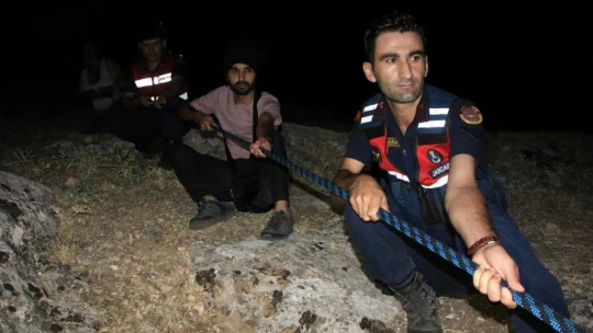 200 Metre'lik Uçurum'da Mahsur Kaldı